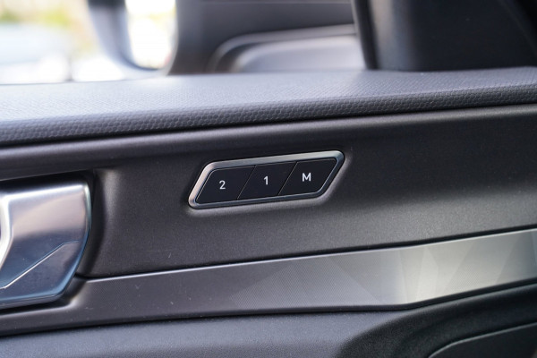 Lynk & Co 01 1.5|Prijs incl. 12 mnd garantie| Black Pakket PDC Panoramadak LMV Navi Apple carplay/Android auto Camera