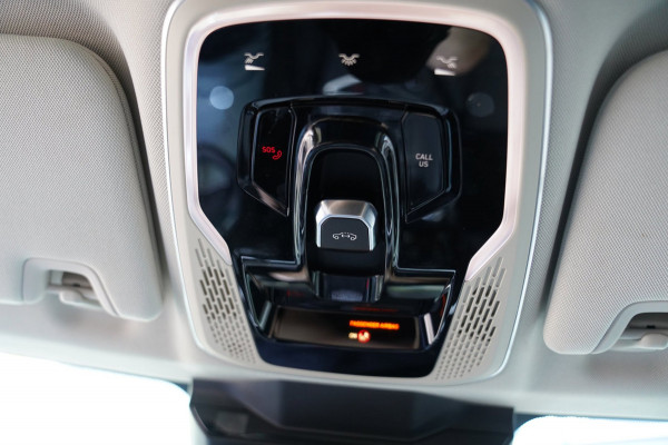 Lynk & Co 01 1.5|Prijs incl. 12 mnd garantie| Black Pakket PDC Panoramadak LMV Navi Apple carplay/Android auto Camera