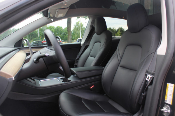 Tesla Model Y Long Range AWD 75 kWh / SoH 90,9% / Trekhaak / Autopilot / Panoramadak / Camera / 20'' / Keyless / Leder / Dodehoek / Navigatie / Stoelverwarming