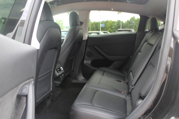 Tesla Model Y Long Range AWD 75 kWh / SoH 90,9% / Trekhaak / Autopilot / Panoramadak / Camera / 20'' / Keyless / Leder / Dodehoek / Navigatie / Stoelverwarming