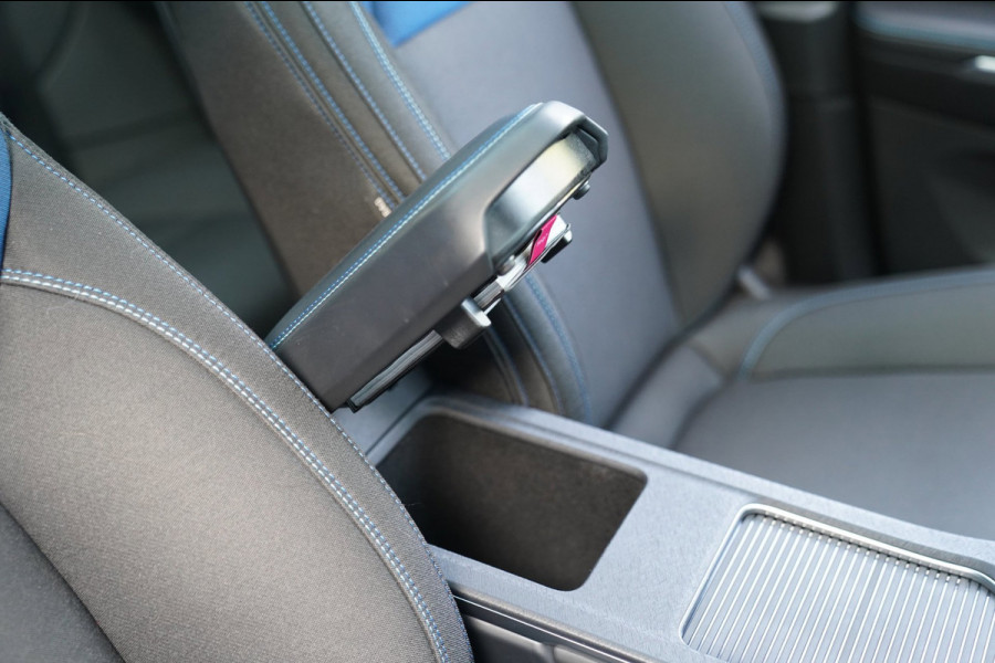 Lynk & Co 01 1.5|Prijs incl. 12 mnd garantie| PDC Panoramadak LMV Navi Apple carplay/Android auto Camera
