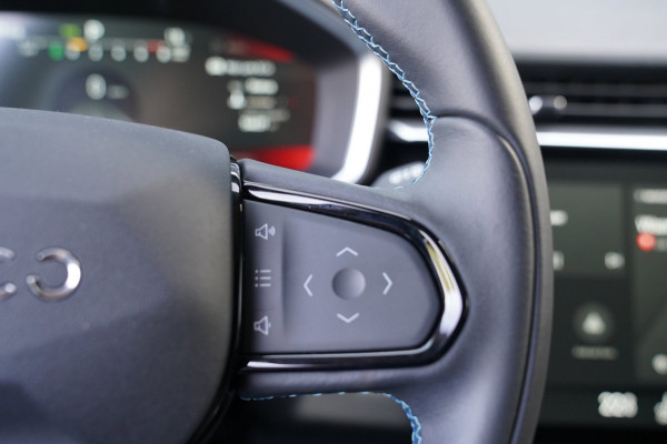 Lynk & Co 01 1.5|Prijs incl. 12 mnd garantie| PDC Panoramadak LMV Navi Apple carplay/Android auto Camera