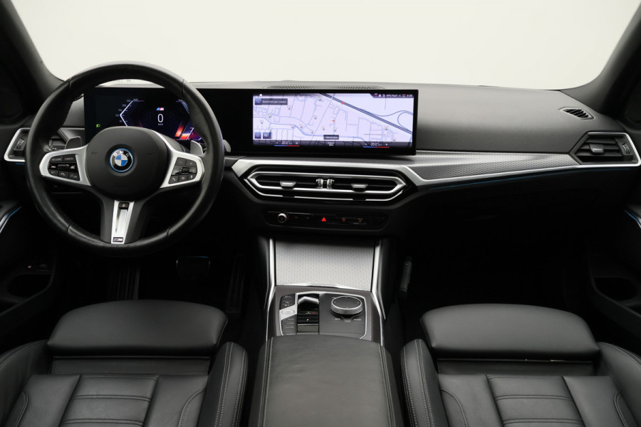 BMW 3 Serie Touring 320e Leer, Panoramadak, ACC, Camera, Verwarmd Stuurwiel, LED, Apple Carplay, 19''