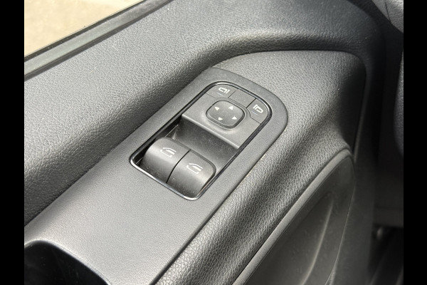 Mercedes-Benz Sprinter 319 1.9 CDI Bakwagen met laadklep | Zijdeur | Cruisec. | Airco