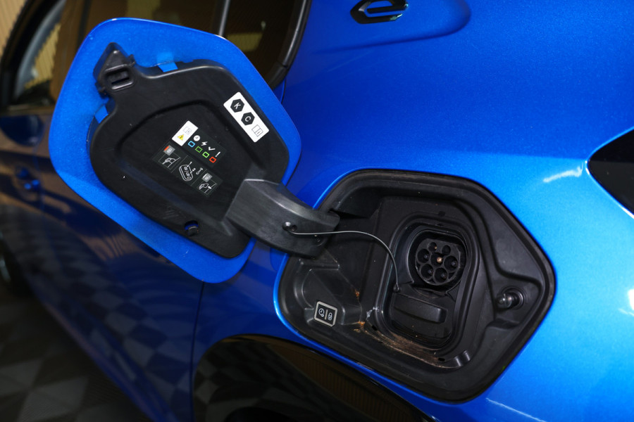 Peugeot e-208 EV Blue Lease Allure 50 kWh AVM CARPLAY VIRTUAL KEYLESS CLIMA CAMERA CRUISE PARK ASS BT"21