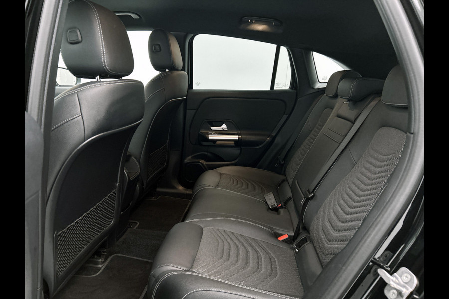 Mercedes-Benz EQA 250+ Business Line 71 kWh Ledkoplampen | Sfeerverlichting | Achteruitrijcamera | Stoelverwarming. Inclusief 24 maanden MB Certified garantie voor Europa.