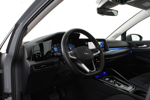 Volkswagen Golf 1.4 eHybrid > Pano.schuifdak/Moonstone Grey/Memory/17 inch