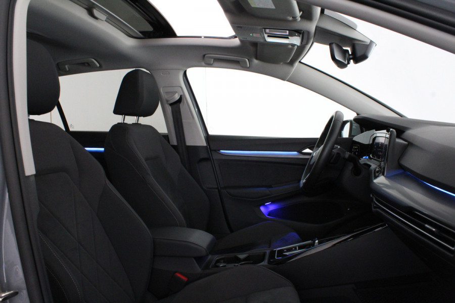 Volkswagen Golf 1.4 eHybrid > Pano.schuifdak/Moonstone Grey/Memory/17 inch