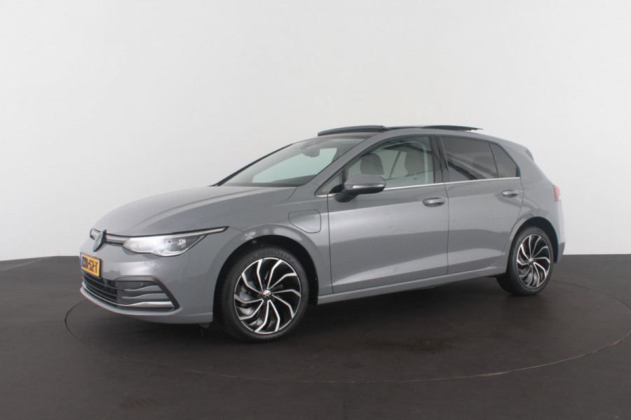 Volkswagen Golf 1.4 eHybrid > Pano.schuifdak/Moonstone Grey/Memory/17 inch