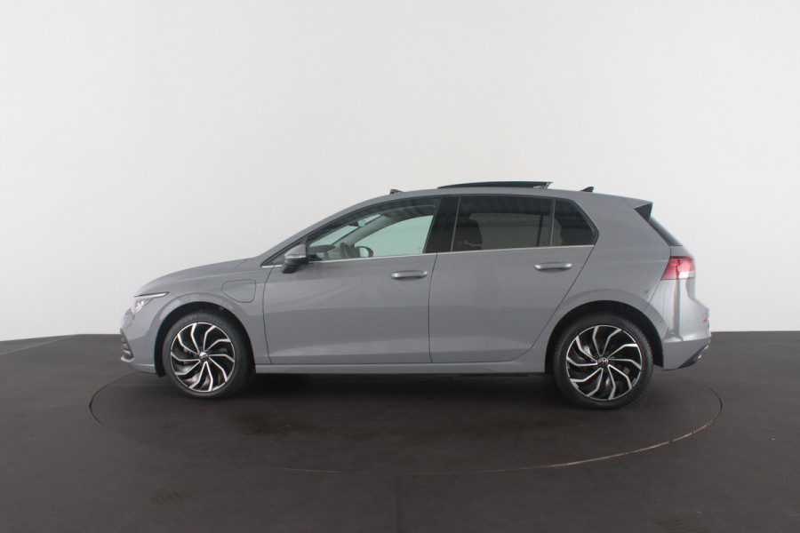 Volkswagen Golf 1.4 eHybrid > Pano.schuifdak/Moonstone Grey/Memory/17 inch