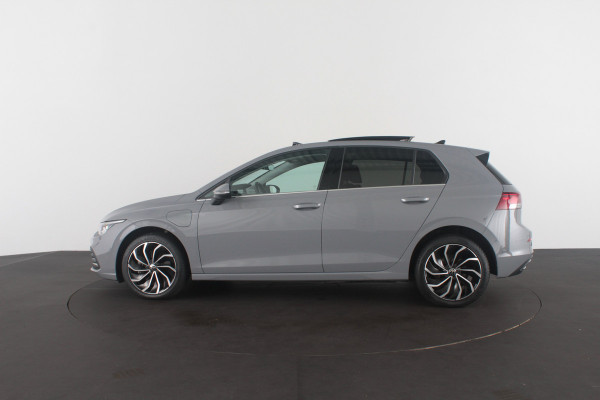Volkswagen Golf 1.4 eHybrid > Pano.schuifdak/Moonstone Grey/Memory/17 inch