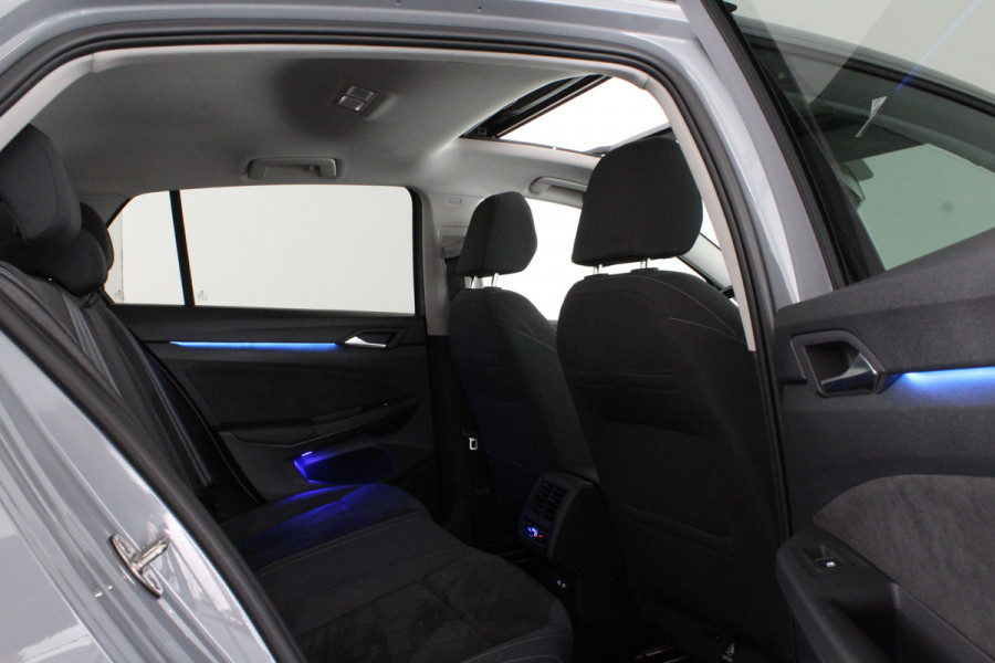 Volkswagen Golf 1.4 eHybrid > Pano.schuifdak/Moonstone Grey/Memory/17 inch