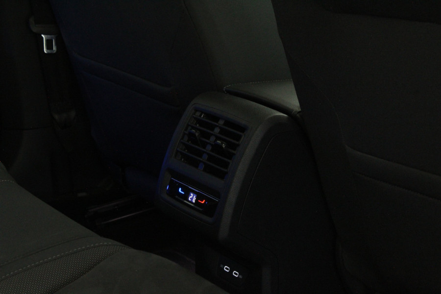 Volkswagen Golf 1.4 eHybrid > Pano.schuifdak/Moonstone Grey/Memory/17 inch