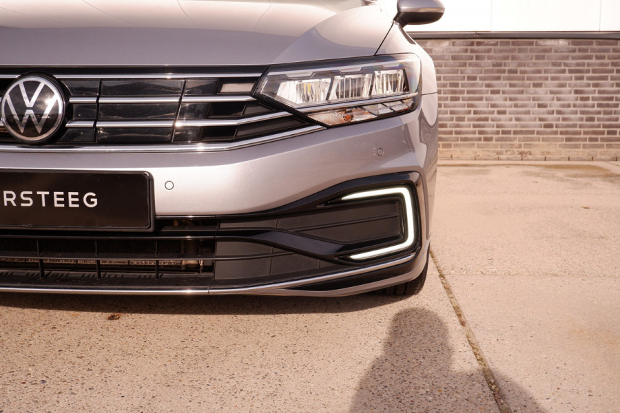 Volkswagen Passat Variant 1.4 TSI PHEV GTE Business | Pano | Elek. Trekhaak | Carplay | LED | Camera | Navi | Alcantara