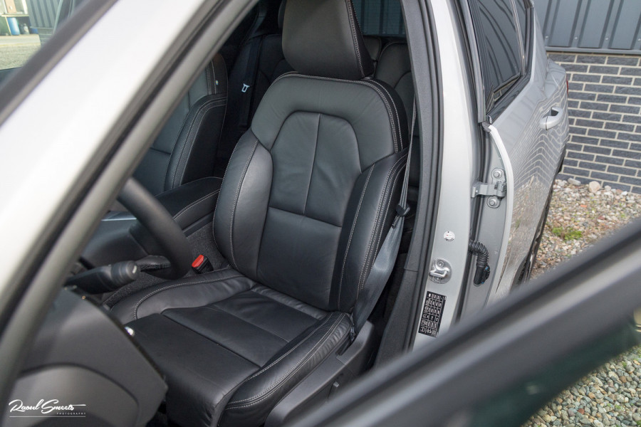 Volvo XC40 1.5 T4 Plug-in hybrid Plus Dark | Adaptieve cruise | Harman Kardon | Memory | Blis |