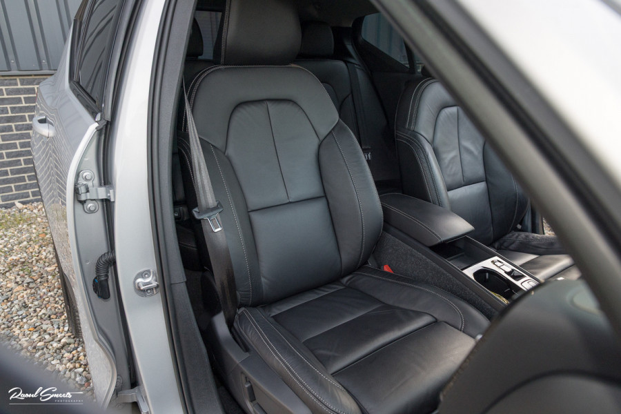 Volvo XC40 1.5 T4 Plug-in hybrid Plus Dark | Adaptieve cruise | Harman Kardon | Memory | Blis |