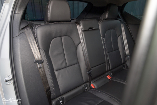 Volvo XC40 1.5 T4 Plug-in hybrid Plus Dark | Adaptieve cruise | Harman Kardon | Memory | Blis |