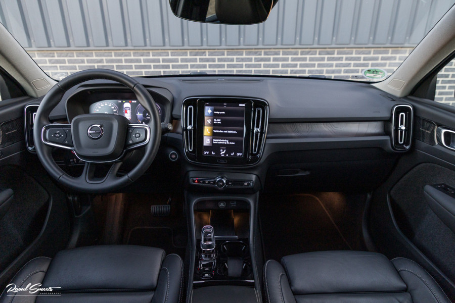 Volvo XC40 1.5 T4 Plug-in hybrid Plus Dark | Adaptieve cruise | Harman Kardon | Memory | Blis |