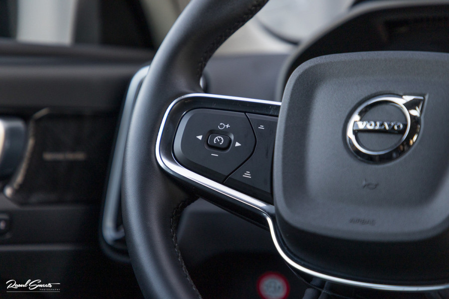 Volvo XC40 1.5 T4 Plug-in hybrid Plus Dark | Adaptieve cruise | Harman Kardon | Memory | Blis |