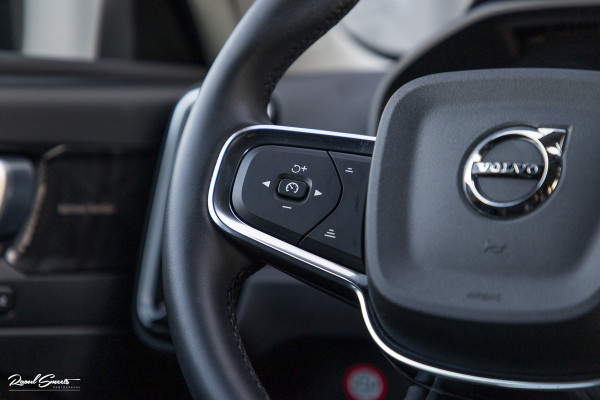 Volvo XC40 1.5 T4 Plug-in hybrid Plus Dark | Adaptieve cruise | Harman Kardon | Memory | Blis |