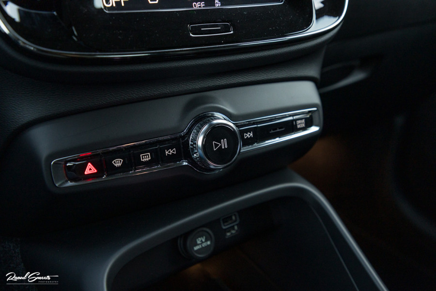 Volvo XC40 1.5 T4 Plug-in hybrid Plus Dark | Adaptieve cruise | Harman Kardon | Memory | Blis |