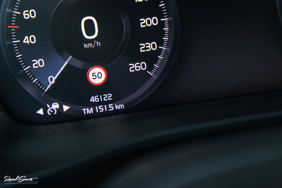 Volvo XC40 1.5 T4 Plug-in hybrid Plus Dark | Adaptieve cruise | Harman Kardon | Memory | Blis |