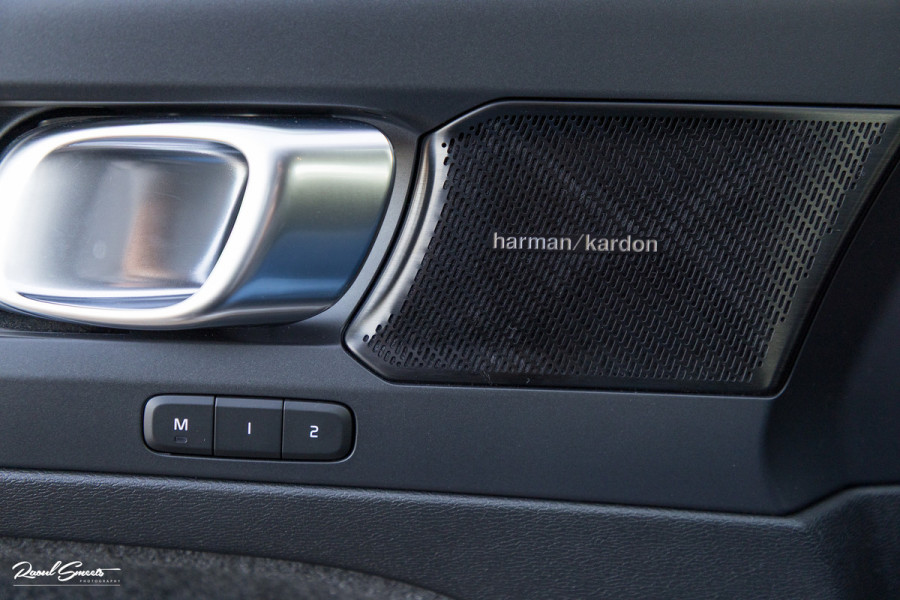 Volvo XC40 1.5 T4 Plug-in hybrid Plus Dark | Adaptieve cruise | Harman Kardon | Memory | Blis |