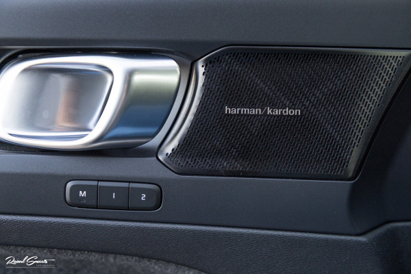 Volvo XC40 1.5 T4 Plug-in hybrid Plus Dark | Adaptieve cruise | Harman Kardon | Memory | Blis |