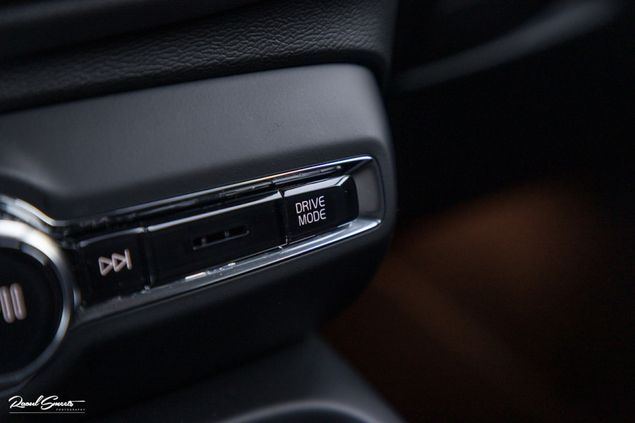 Volvo XC40 1.5 T4 Plug-in hybrid Plus Dark | Adaptieve cruise | Harman Kardon | Memory | Blis |