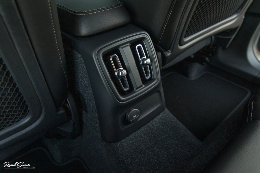 Volvo XC40 1.5 T4 Plug-in hybrid Plus Dark | Adaptieve cruise | Harman Kardon | Memory | Blis |