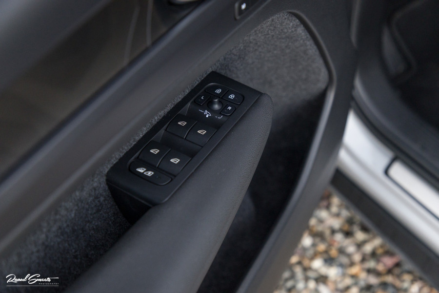 Volvo XC40 1.5 T4 Plug-in hybrid Plus Dark | Adaptieve cruise | Harman Kardon | Memory | Blis |