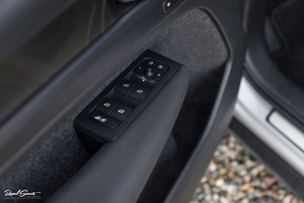 Volvo XC40 1.5 T4 Plug-in hybrid Plus Dark | Adaptieve cruise | Harman Kardon | Memory | Blis |