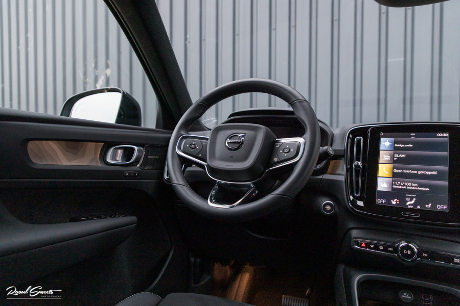 Volvo XC40 1.5 T4 Plug-in hybrid Plus Dark | Adaptieve cruise | Memory | Blis | Harman Kardon |