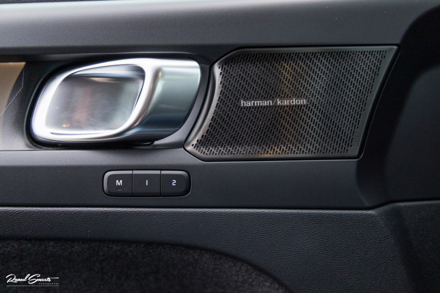 Volvo XC40 1.5 T4 Plug-in hybrid Plus Dark | Adaptieve cruise | Memory | Blis | Harman Kardon |