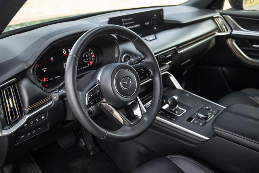 Mazda CX-60 2.5 e-SkyActiv PHEV Homura Plus 360 CAMERA / PANORAMA DAK / TREKHAAK / CARPLAY / DEALER AUTO / STOELKOELING