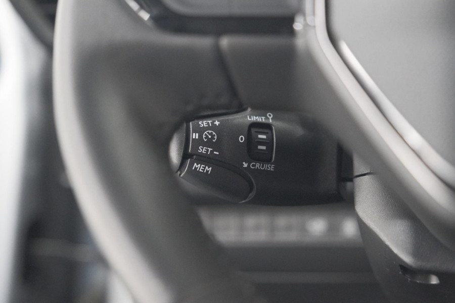 Peugeot 208 PureTech 100 Allure Pack | NIEUW MODEL | Apple CarPlay | Parkeersensoren | Climate Control