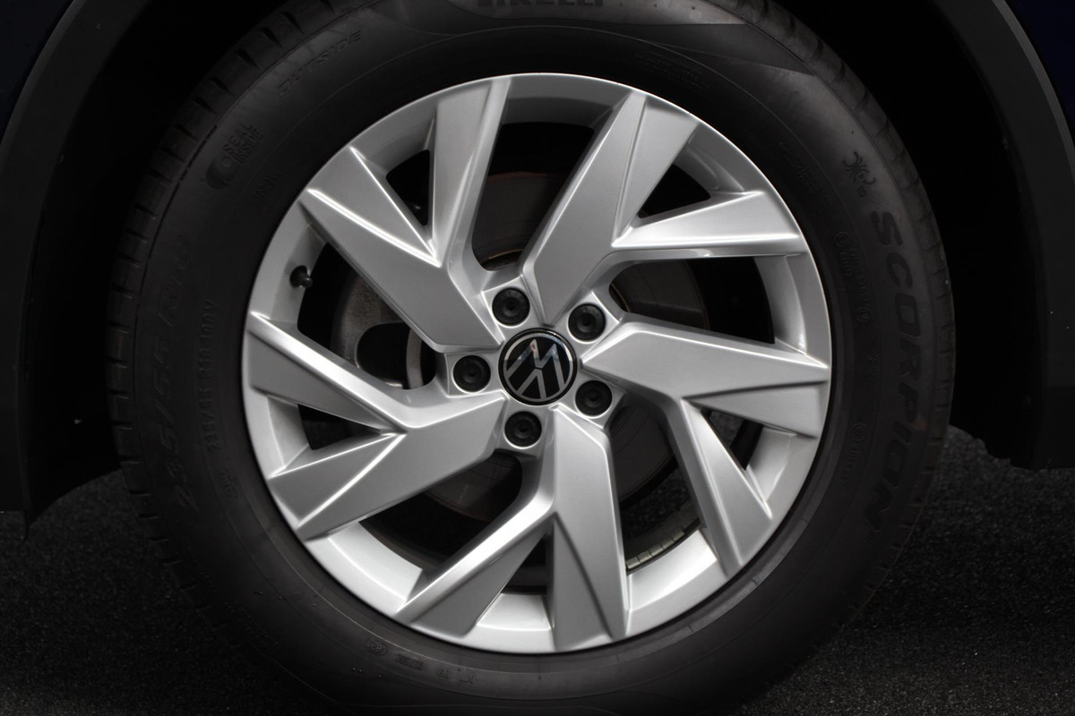 Volkswagen Tiguan Allspace 1.5 TSI 150pk DSG Life 7p. Navigatie Climate Control Adaptieve cruise control Achteruitrijcamera Trekhaak Virtual Cockpit Elektrische achterklep Stoelverwarming Led Lichtmetalen velgen Parkeersensoren