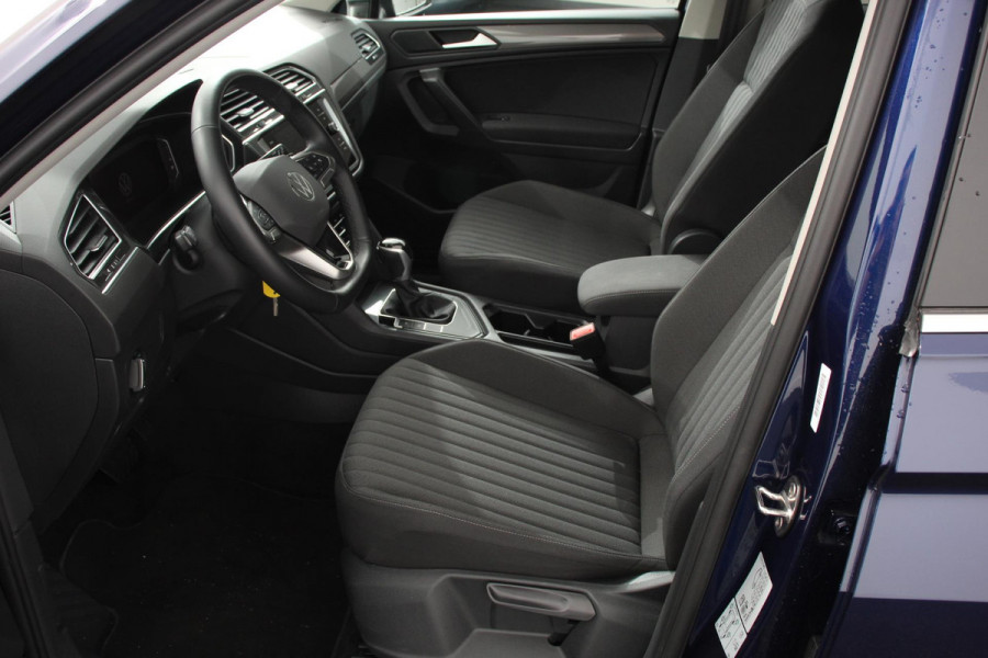 Volkswagen Tiguan Allspace 1.5 TSI 150pk DSG Life 7p. Navigatie Climate Control Adaptieve cruise control Achteruitrijcamera Trekhaak Virtual Cockpit Elektrische achterklep Stoelverwarming Led Lichtmetalen velgen Parkeersensoren