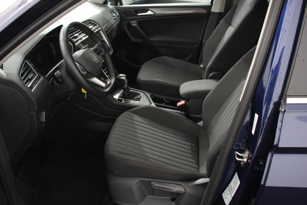 Volkswagen Tiguan Allspace 1.5 TSI 150pk DSG Life 7p. Navigatie Climate Control Adaptieve cruise control Achteruitrijcamera Trekhaak Virtual Cockpit Elektrische achterklep Stoelverwarming Led Lichtmetalen velgen Parkeersensoren