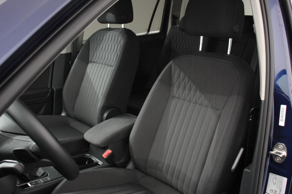 Volkswagen Tiguan Allspace 1.5 TSI 150pk DSG Life 7p. Navigatie Climate Control Adaptieve cruise control Achteruitrijcamera Trekhaak Virtual Cockpit Elektrische achterklep Stoelverwarming Led Lichtmetalen velgen Parkeersensoren