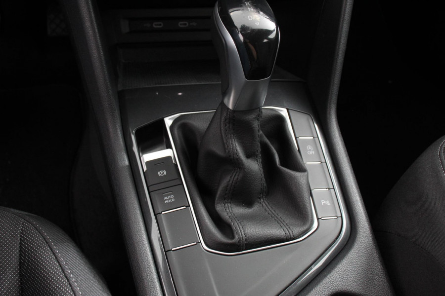 Volkswagen Tiguan Allspace 1.5 TSI 150pk DSG Life 7p. Navigatie Climate Control Adaptieve cruise control Achteruitrijcamera Trekhaak Virtual Cockpit Elektrische achterklep Stoelverwarming Led Lichtmetalen velgen Parkeersensoren