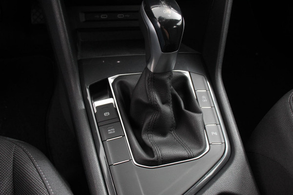 Volkswagen Tiguan Allspace 1.5 TSI 150pk DSG Life 7p. Navigatie Climate Control Adaptieve cruise control Achteruitrijcamera Trekhaak Virtual Cockpit Elektrische achterklep Stoelverwarming Led Lichtmetalen velgen Parkeersensoren