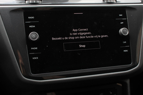 Volkswagen Tiguan Allspace 1.5 TSI 150pk DSG Life 7p. Navigatie Climate Control Adaptieve cruise control Achteruitrijcamera Trekhaak Virtual Cockpit Elektrische achterklep Stoelverwarming Led Lichtmetalen velgen Parkeersensoren