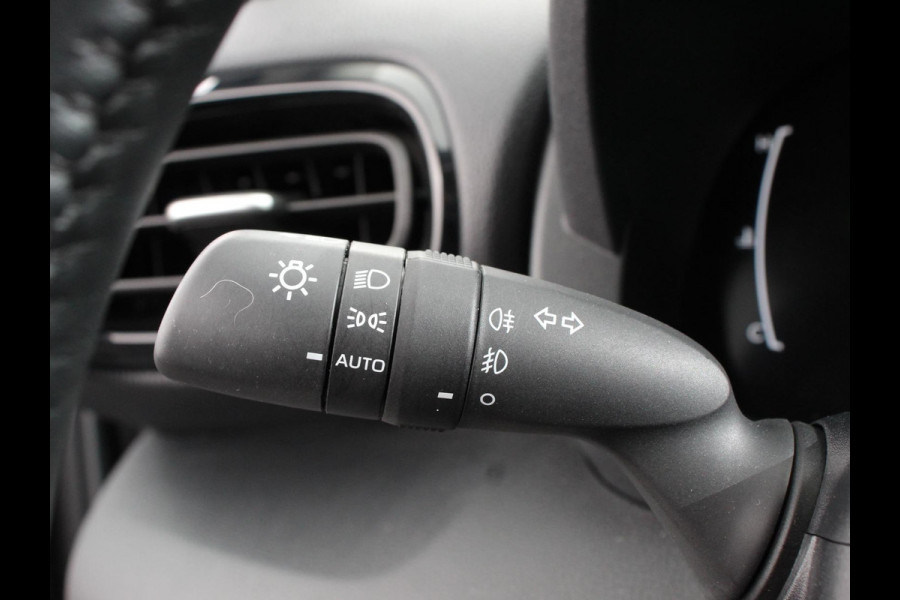 Toyota Yaris 1.5 Hybrid Dynamic Automaat Climate control Cruise control adaptieve LED Achteruitrijcamera Lane assist Apple Carplay / Android Auto
