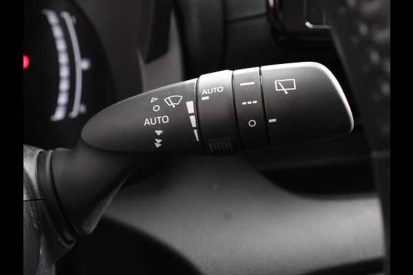 Toyota Yaris 1.5 Hybrid Dynamic Automaat Climate control Cruise control adaptieve LED Achteruitrijcamera Lane assist Apple Carplay / Android Auto