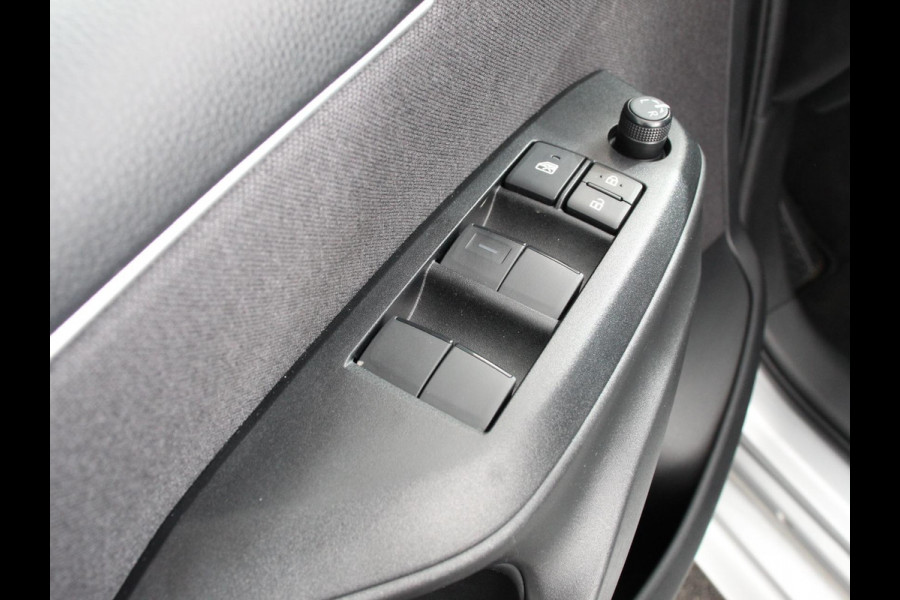 Toyota Yaris 1.5 Hybrid Dynamic Automaat Climate control Cruise control adaptieve LED Achteruitrijcamera Lane assist Apple Carplay / Android Auto