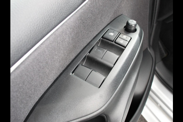 Toyota Yaris 1.5 Hybrid Dynamic Automaat Climate control Cruise control adaptieve LED Achteruitrijcamera Lane assist Apple Carplay / Android Auto