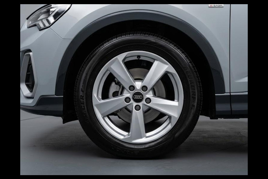Audi Q2 35 TFSI S Edition 150pk | Parkeercamera | Apple Carplay/Android Auto | SONOS Premium Sound System | Matrix LED koplampen | Navigatiesysteem | S Line interieur | Cruise control adaptief | Voorstoelen verwarmd | Verlengde garantie