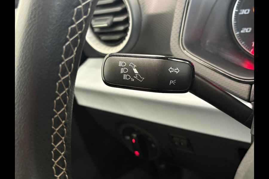 Seat Arona 1.0 TSI 110pk Automaat Style Business Connect Climate Control Navigatie Apple Carplay/Android Auto  Cruise Control PDC Achter Lichtmetalen Velgen