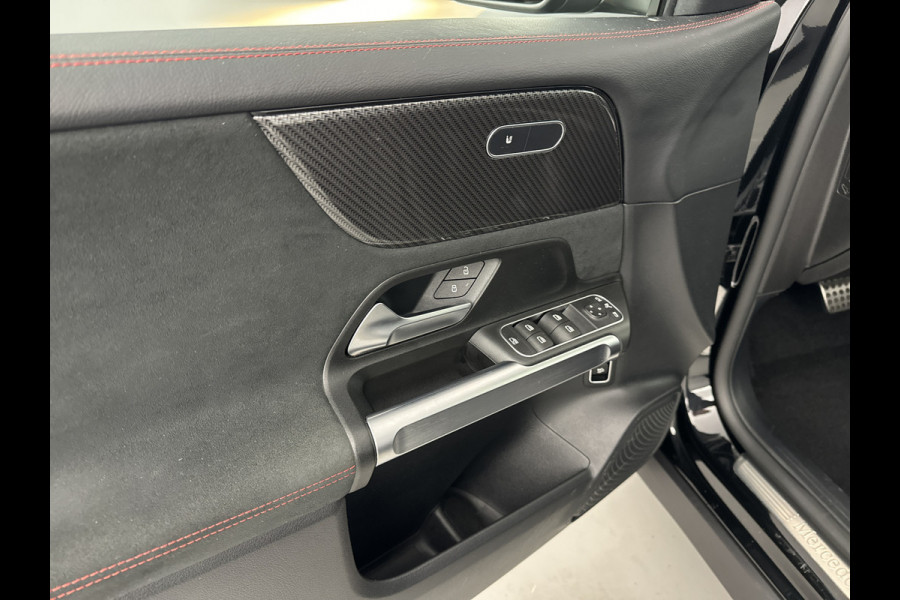 Mercedes-Benz Glb 180 AMG Business Solution Pano-dak/Dodehoek/Carplay/19'LMV